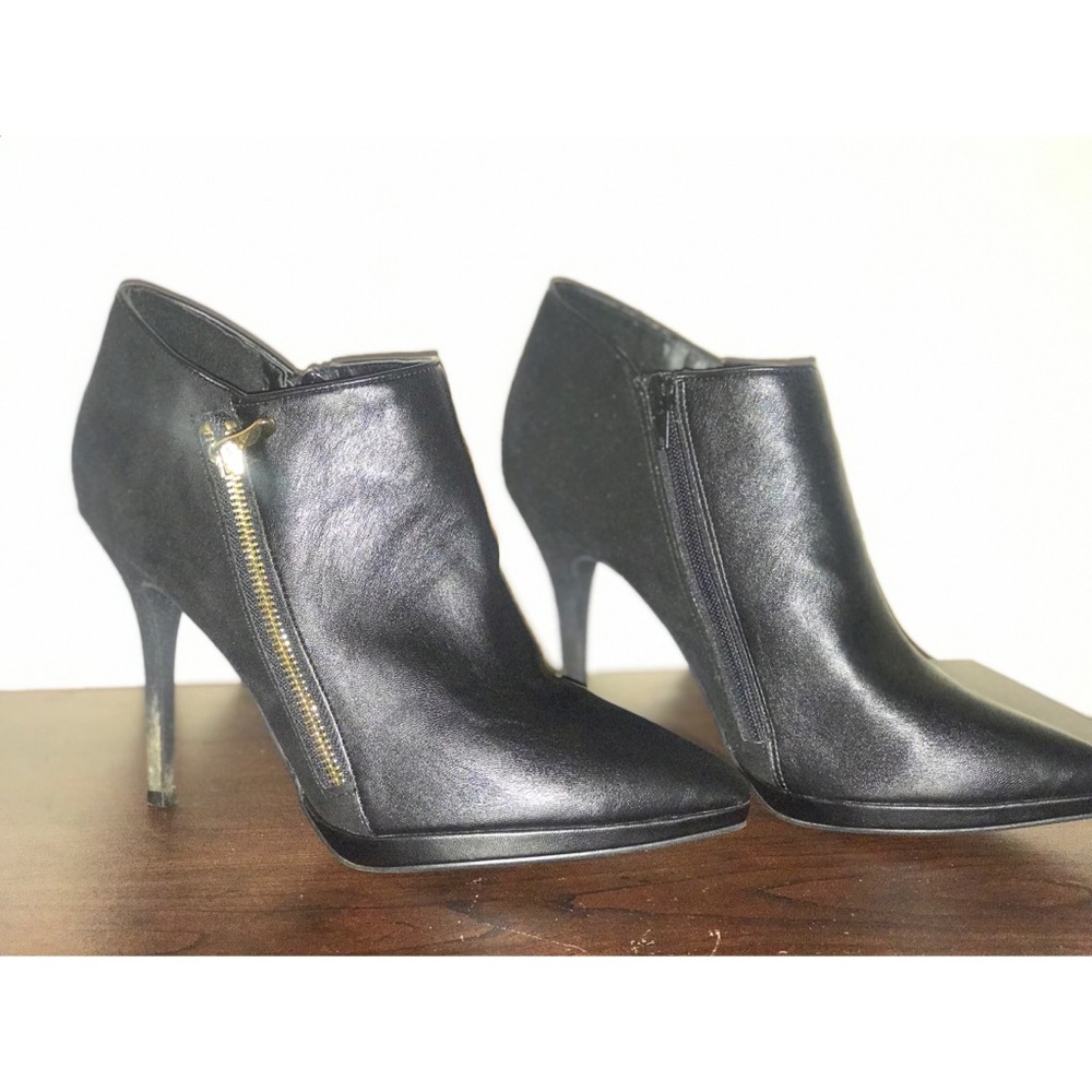 Black leather/ Suede Booties